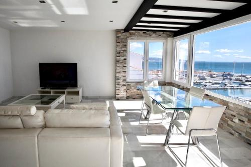 Posedenie v ubytovaní Luxury Puerto Banus Penthouse With Parking & WI-FI