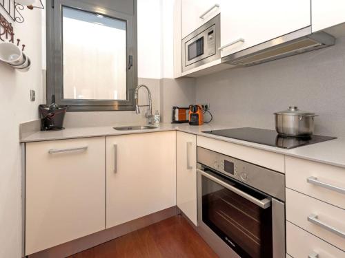 A cozinha ou cozinha compacta de Apartment Poblenou by Interhome