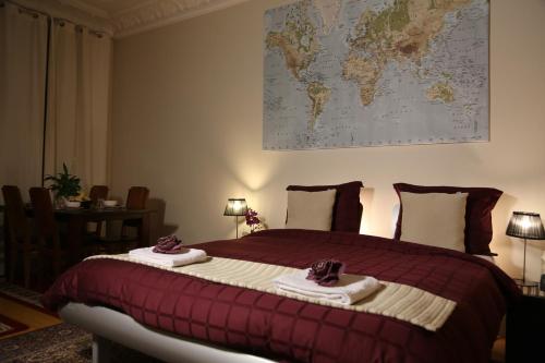 a bedroom with a large bed with a map on the wall at Antonius Bed and Breakfast in Arnhem