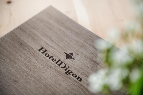 Сертификат, награда, табела или друг документ на показ в Hotel Digon