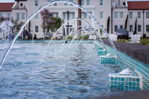 Kolam renang di atau di dekat Grand Centennial Gulfport