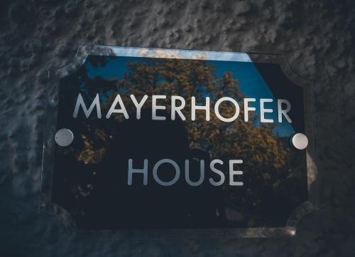 Сертификат, награда, вывеска или другой документ, выставленный в Mayerhofer House