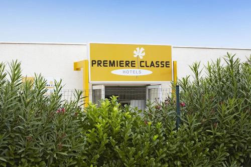 Сертификат, награда, табела или друг документ на показ в Premiere Classe Avignon Courtine Gare TGV