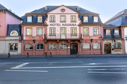 a hotel hanuman on the side of a street at Hotel Havana in Mainz