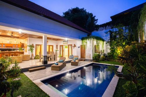 Kolam renang di atau dekat dengan MasBro ART Villas