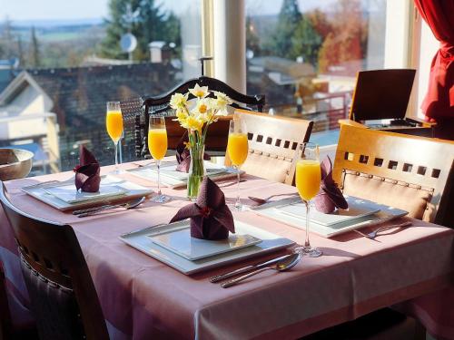 Getränke in der Unterkunft Glashütten Hotel