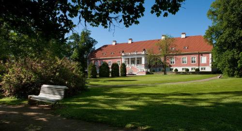 A garden outside Sagadi Manor Hotel