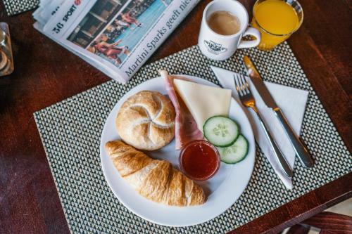 Makanan di atau berdekatan hotel