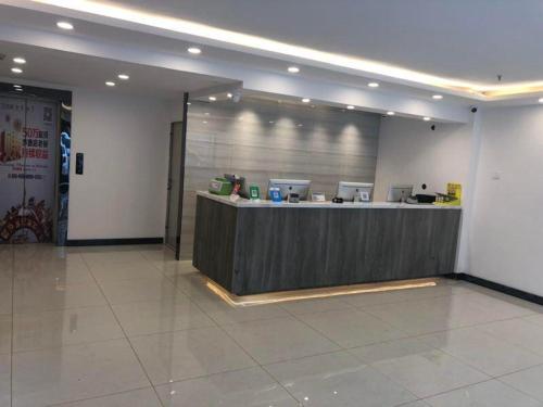 Lobbyen eller receptionen på 7Days Premium Anshan Railway Station Pedestrian Street Branch