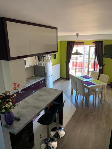 ครัวหรือมุมครัวของ Silver Mazury Apartament