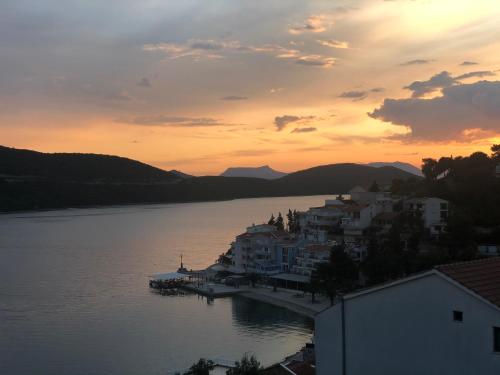 Afbeelding uit fotogalerij van Apartments Njavro Neum in Neum