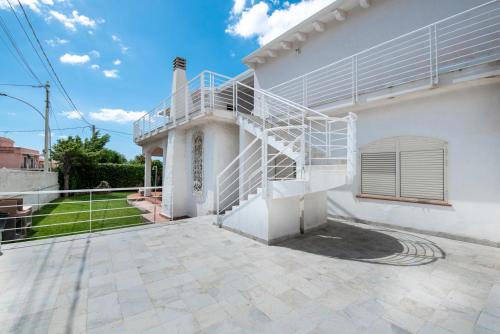 Un balcón o terraza en Holiday Villa White