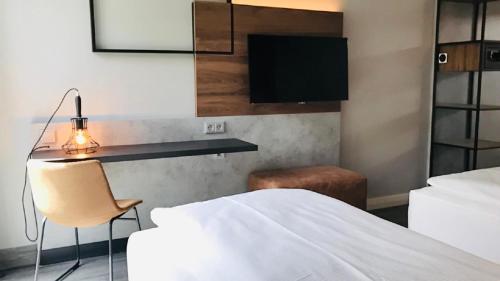 Tempat tidur dalam kamar di SCOTTY & PAUL Hotel Deggendorf