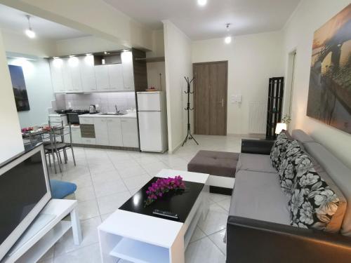 O bucătărie sau chicinetă la Lefkada SunCentral Apartments