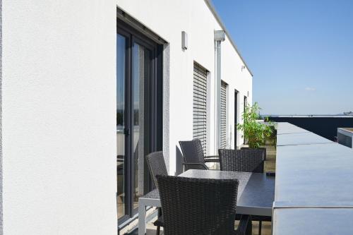 Un balcón o terraza en Penthouse-Appartements Freiburg