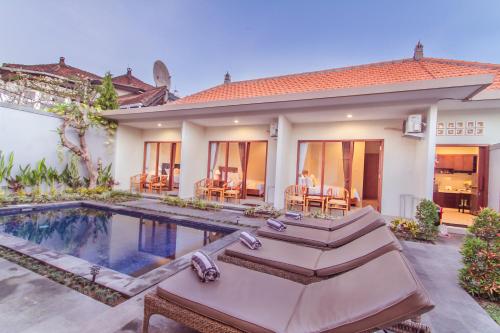 Villa con piscina y casa en Cening Ayu Sanur, en Sanur