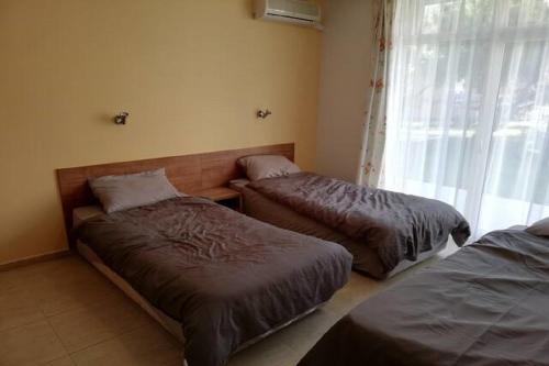 Yves 2 Bed apart at Sun Village Sunny Beach not far away from the sea 객실 침대