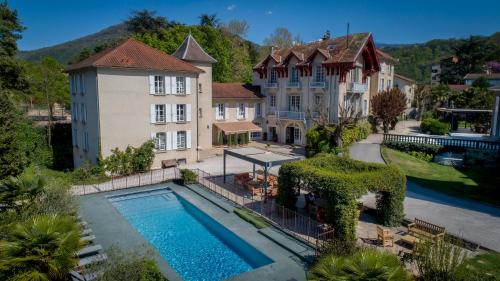 an aerial view of a house with a swimming pool at Château & Spa De La Commanderie in Eybens