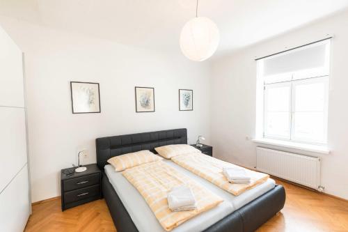 a bedroom with a bed with two pillows on it at Ferienwohnung St. Pölten Rathausplatz in Sankt Pölten