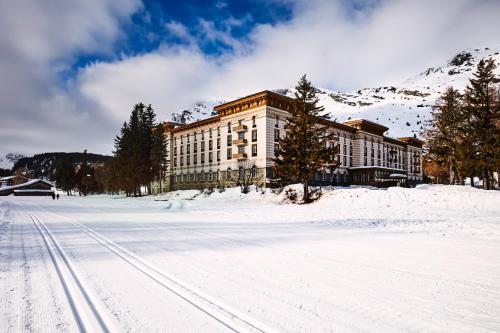 L'établissement Maloja Palace Suites CO2-Neutral en hiver