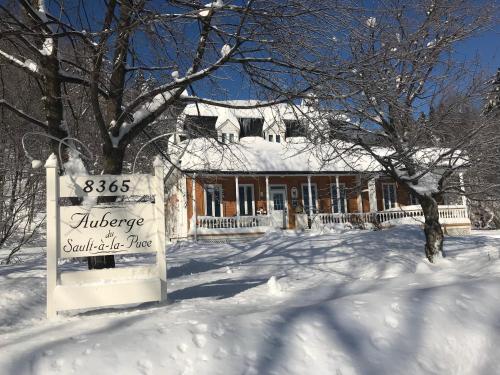 Auberge du Sault-à-la-Puce सर्दियों के दौरान