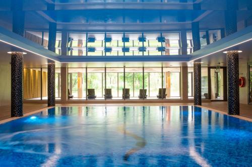 Piscina a Sopotorium Hotel & Medical Spa o a prop