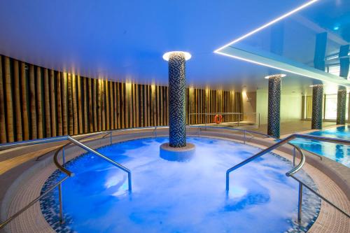 Piscina a Sopotorium Hotel & Medical Spa o a prop