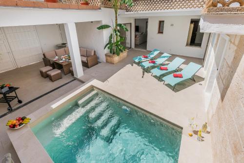 The swimming pool at or close to Holiday Home Can Cremat