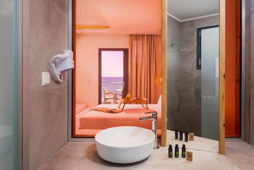 Acron Suites tesisinde bir banyo