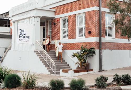 A fachada ou entrada em The Surf House