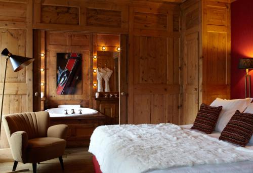 เตียงในห้องที่ Hotel Mont Blanc Megève