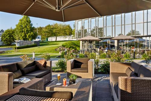 En sittgrupp på LÉGÈRE HOTEL Wiesbaden-Taunusstein