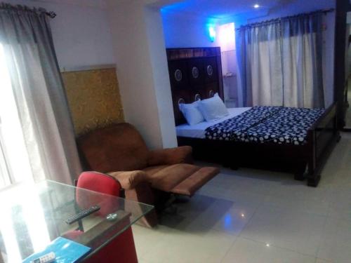 Tempat tidur dalam kamar di TheoDawn Hotels @ Suite 29