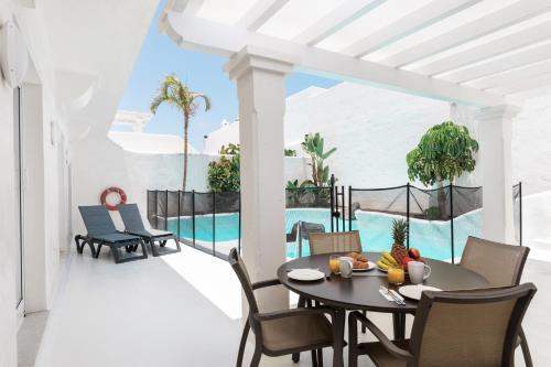 Bahiazul Villas Corralejo by Vreagestion में या उसके करीब स्विमिंग पूल