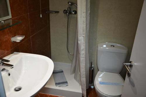 Hotel Olympos tesisinde bir banyo