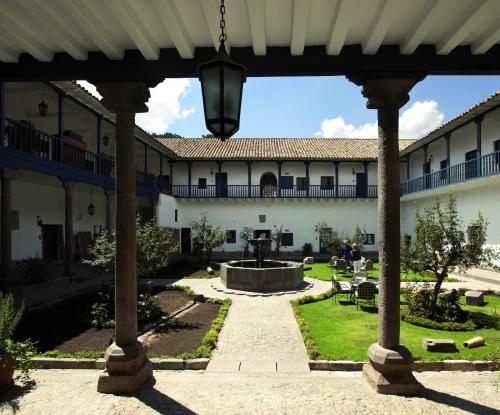 - une vue sur la cour d'un bâtiment dans l'établissement Palacio Nazarenas, A Belmond Hotel, Cusco, à Cusco