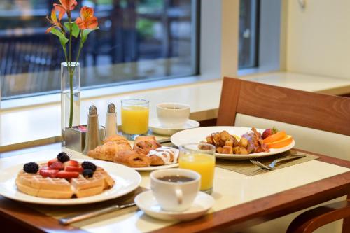 Makanan di atau berdekatan hotel