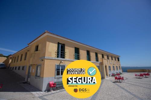 Um certificado, prêmio, placa ou outro documento exibido em HI Oeiras – Pousada de Juventude