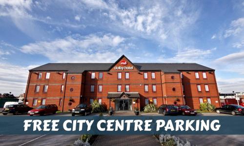 un grande edificio in mattoni rossi con le parole parcheggio gratuito nel centro città di The Dolby Hotel Liverpool - Free city centre parking a Liverpool