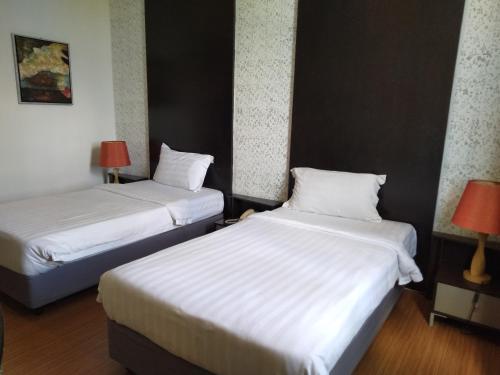 Cama ou camas em um quarto em Ginasuite Kompleks27 Hotel