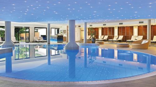 Bazen u ili blizu objekta Hotel Sonnengut Wellness - Therme - Spa