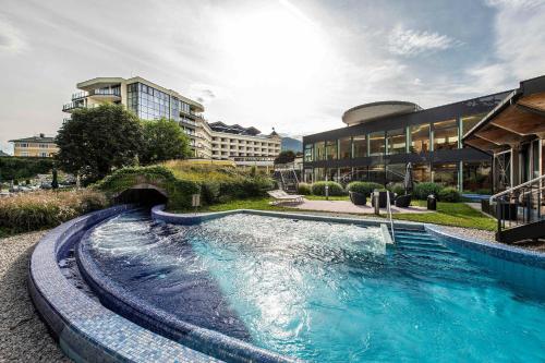 Swimming pool sa o malapit sa EurothermenResort Bad Ischl - Hotel Royal 4-Sterne Superior