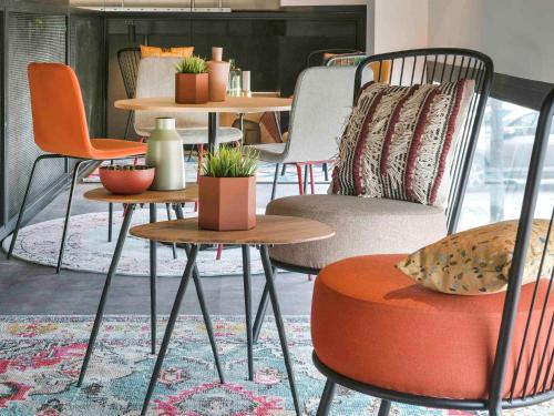 a group of chairs and tables with plants on them at Ibis Madrid Getafe in Getafe