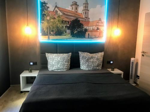 Una cama o camas en una habitación de BUDGET APARTMENTS - SALZHAUSBLICK FERIENWOHNUNGEN - TOP INNENSTADT LAGE am SALZHAUS STADTZENTRUM mit HOTELBETTEN