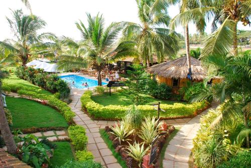 Swimming pool sa o malapit sa Santana Beach Resort