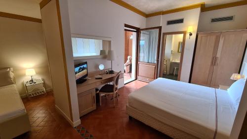 Krevet ili kreveti u jedinici u objektu Saturnia Tuscany Hotel