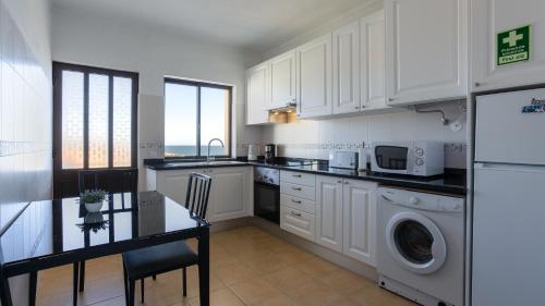 A cozinha ou cozinha compacta de ★ Sea View ★ 1 Minute to Oldtown and Beach ★