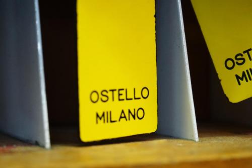 Un certificado, premio, cartel u otro documento en Hi! Ostello Milano