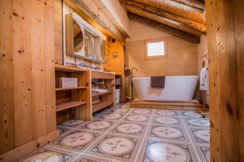 תמונה מהגלריה של Beautiful, atypical loft in the Aravis בLes Clefs