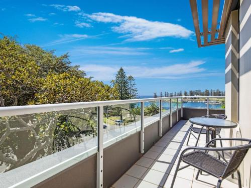 Balcony o terrace sa Sebel Harbourside 301 Kiama